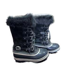 Sorel Boots Style # NY1966-013 Joan Of Arc In Black Suede & Faux Fur Kids 3